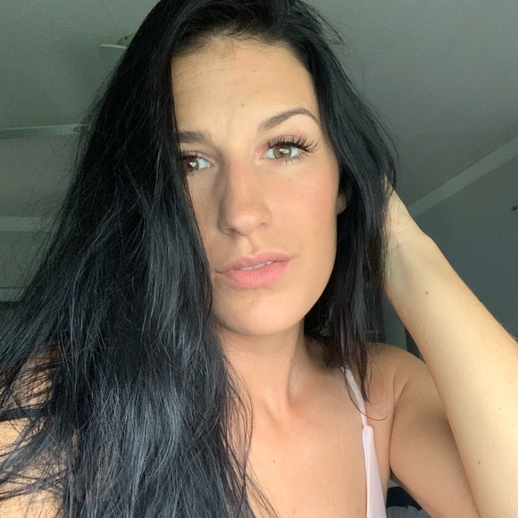 Meet your Posher, Karine - Picture 1 of 1